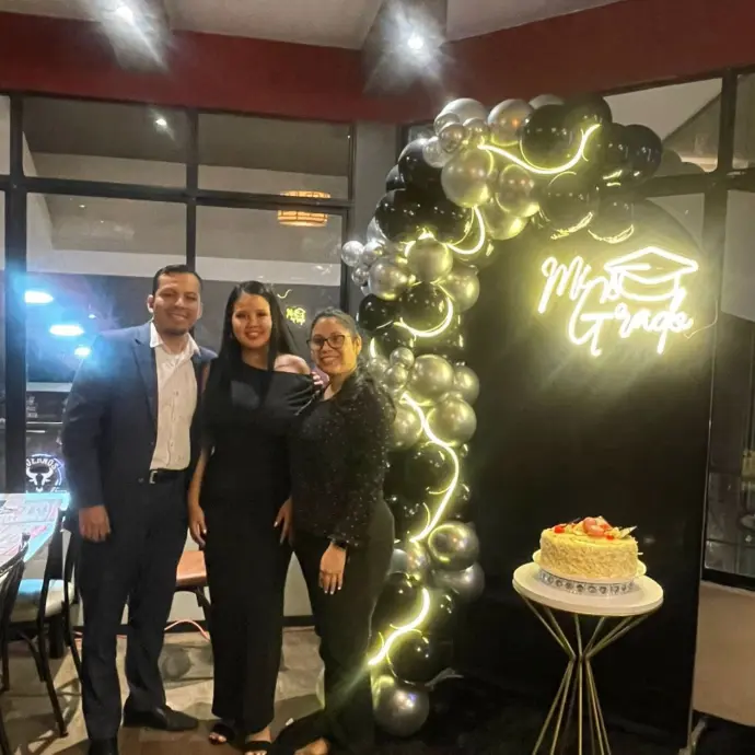 Celebracion de cumpleaños area privada en restaurante de Guayaquil en Cuernos al Carbon