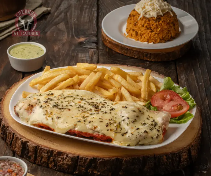Milanesa de pollo con moros en Cuernos al carbon, Guayaquil