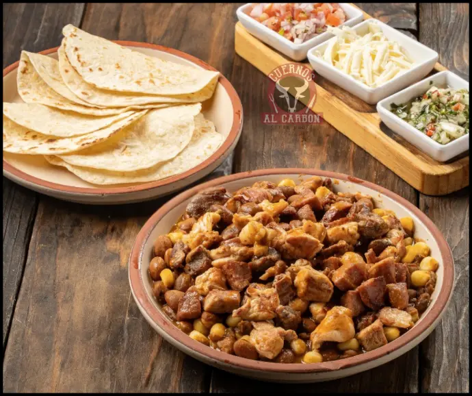 Piqueo Taco bandeja en Cuernos al carbon, Guayaquil