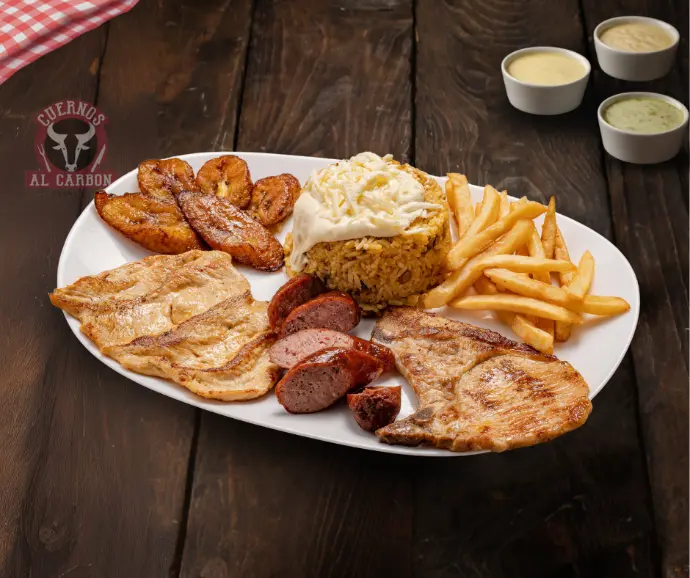 Parrillada personal Piqueo para compartir en Cuernos al carbon, Guayaquil