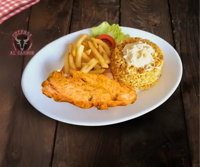 Menu kids, Pollo broster con moros y papas Piqueo para compartir en Cuernos al carbon, Guayaquil
