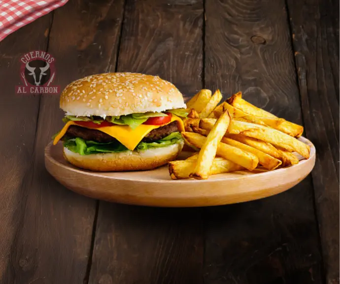 Cheeseburguer hamburguesa clasica Piqueo para compartir en Cuernos al carbon, Guayaquil